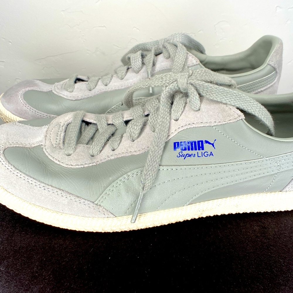 Mens size 9 Super Liga shoes